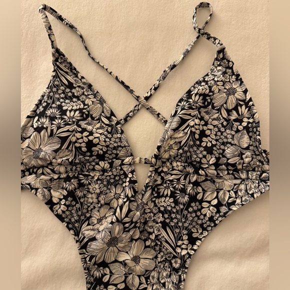 Charlie by Matthew Zink monokini black and white floral print size s/p - Picture 3 of 10